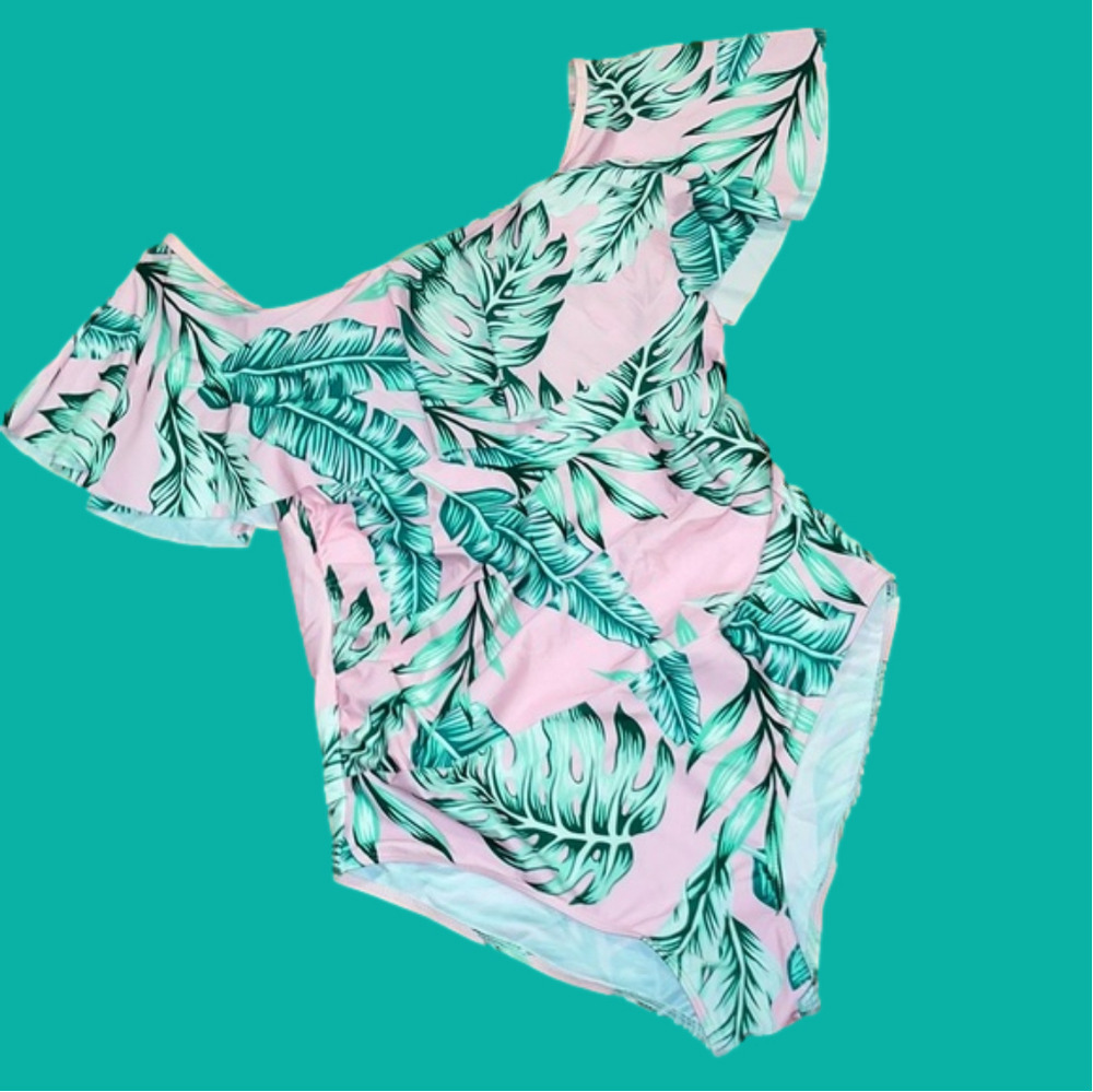 NWOT beautiful one piece swimsuit M